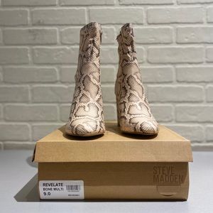 STEVE MADDEN-REVELATE BOOTIE SNAKE SIZE 9.0